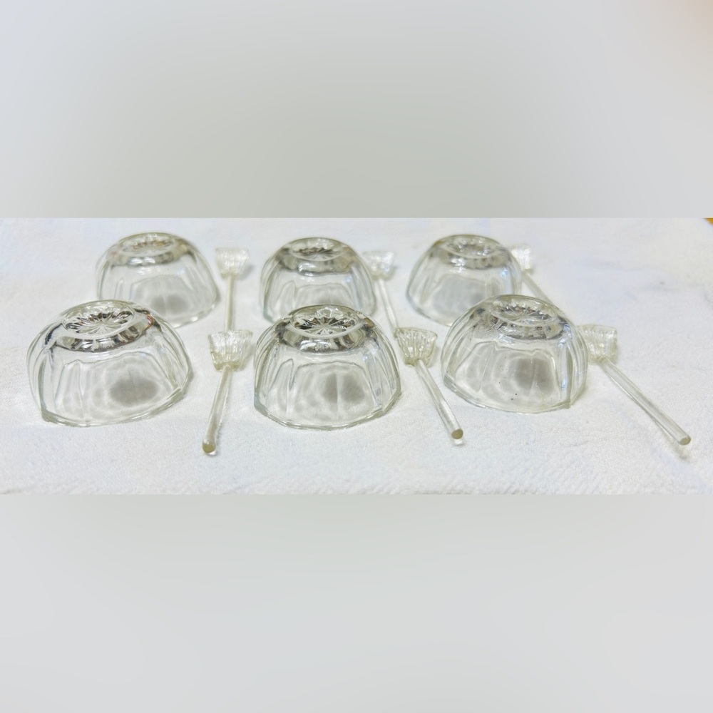 Vintage salt cellars with glass salt spoons, set of 6. Westmoreland, paneled. - Picture 5 of 5